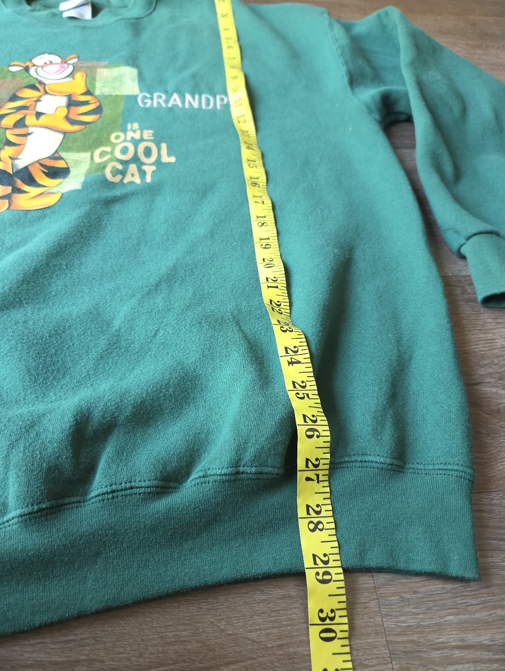 Vintage 90s Winnie the Pooh Tigger Disney Store Cool Cat Grandpa Sweatshirt - Picture 6 of 8
